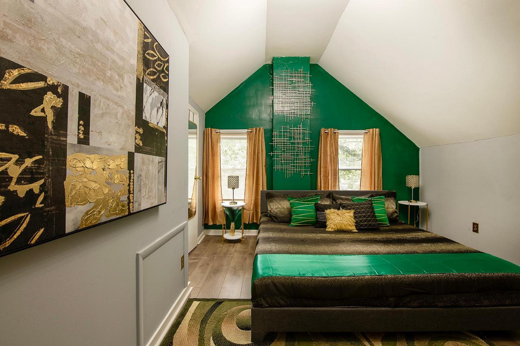 The Tremont Emerald - By Christmas Story House - Historic Charm & Modern Comfort Near Downtown With Parking, 300Mb Wifi & Self Check-In Cleveland Eksteriør bilde