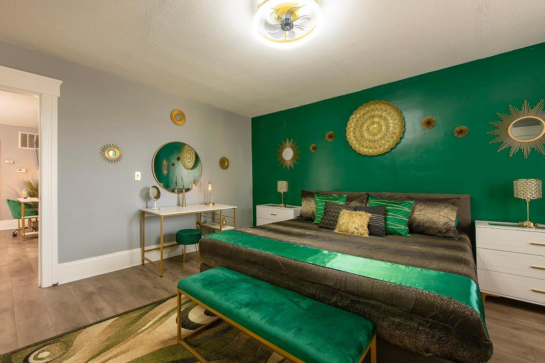The Tremont Emerald - By Christmas Story House - Historic Charm & Modern Comfort Near Downtown With Parking, 300Mb Wifi & Self Check-In Cleveland Eksteriør bilde