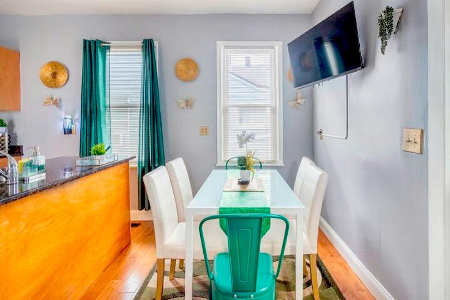 The Tremont Emerald - By Christmas Story House - Historic Charm & Modern Comfort Near Downtown With Parking, 300Mb Wifi & Self Check-In Cleveland Eksteriør bilde