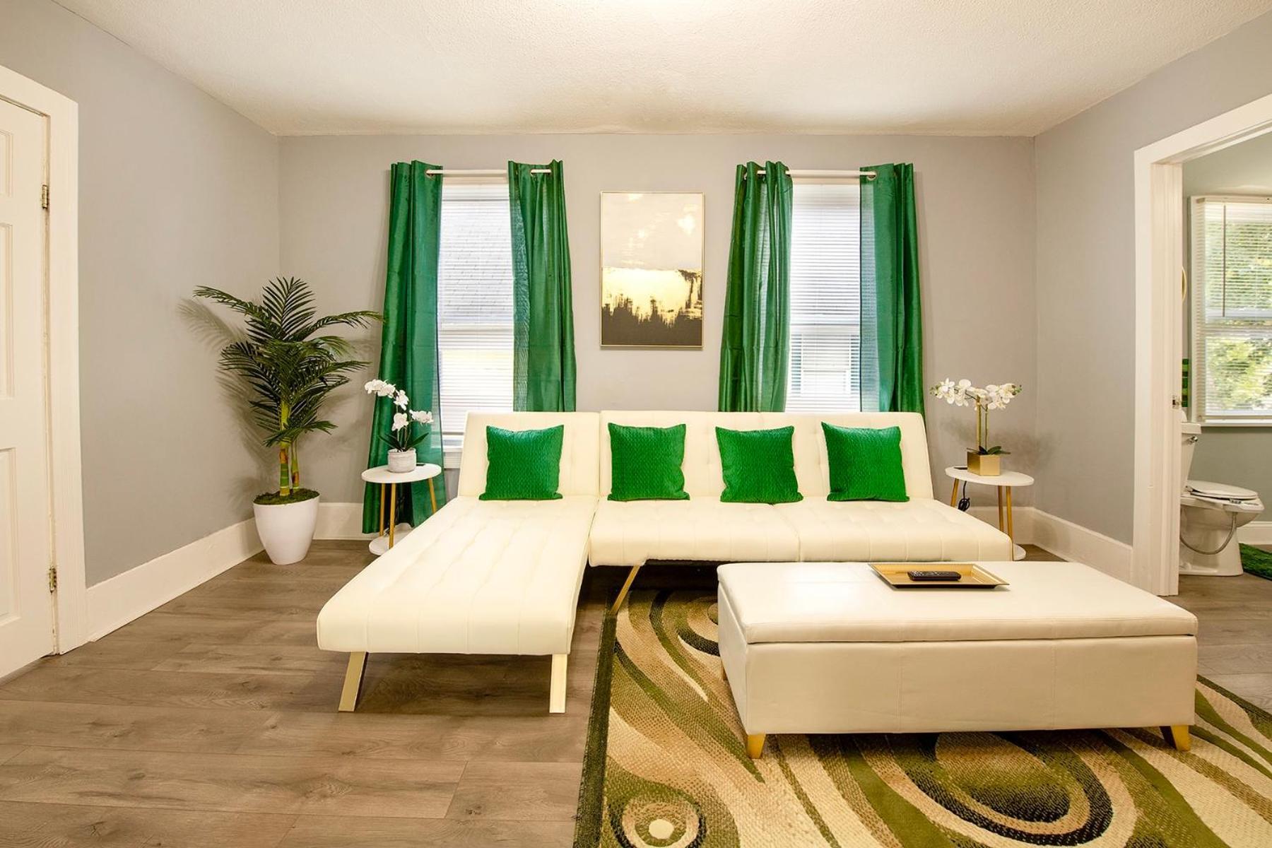 The Tremont Emerald - By Christmas Story House - Historic Charm & Modern Comfort Near Downtown With Parking, 300Mb Wifi & Self Check-In Cleveland Eksteriør bilde
