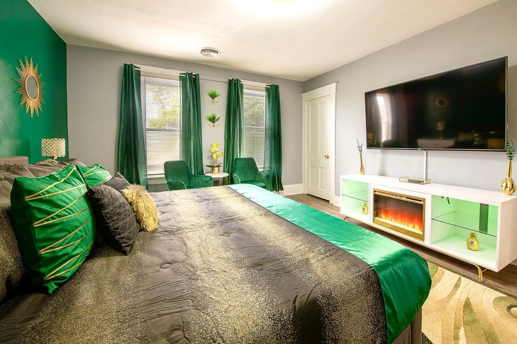The Tremont Emerald - By Christmas Story House - Historic Charm & Modern Comfort Near Downtown With Parking, 300Mb Wifi & Self Check-In Cleveland Eksteriør bilde