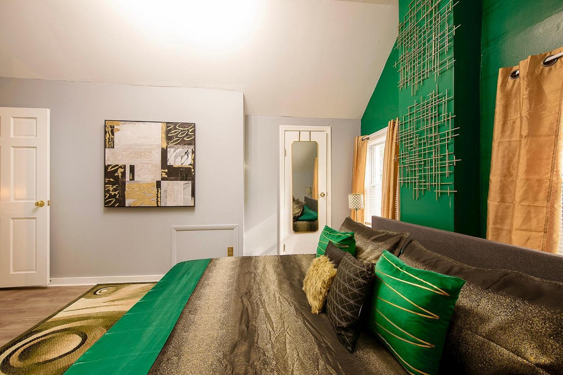 The Tremont Emerald - By Christmas Story House - Historic Charm & Modern Comfort Near Downtown With Parking, 300Mb Wifi & Self Check-In Cleveland Eksteriør bilde