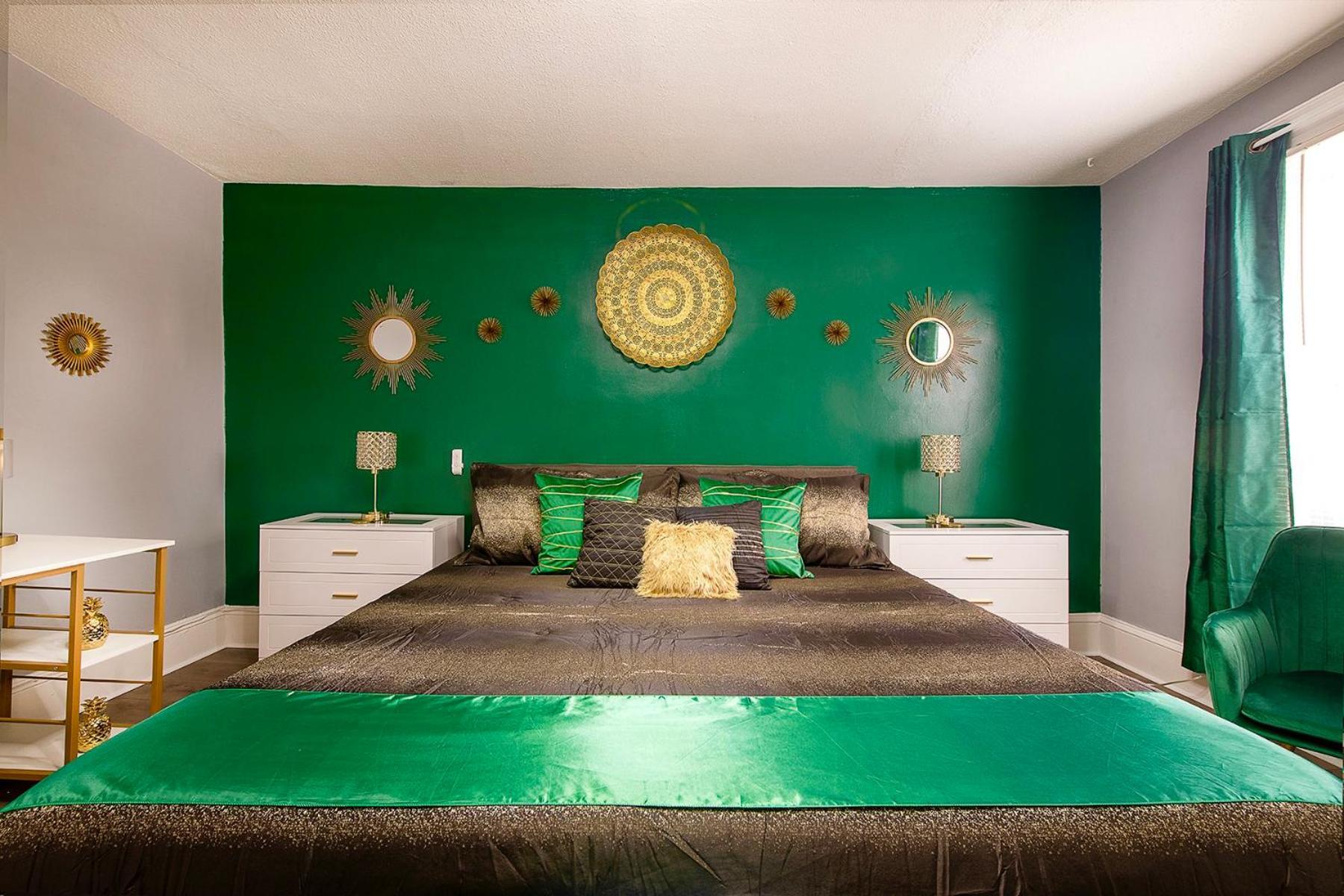 The Tremont Emerald - By Christmas Story House - Historic Charm & Modern Comfort Near Downtown With Parking, 300Mb Wifi & Self Check-In Cleveland Eksteriør bilde