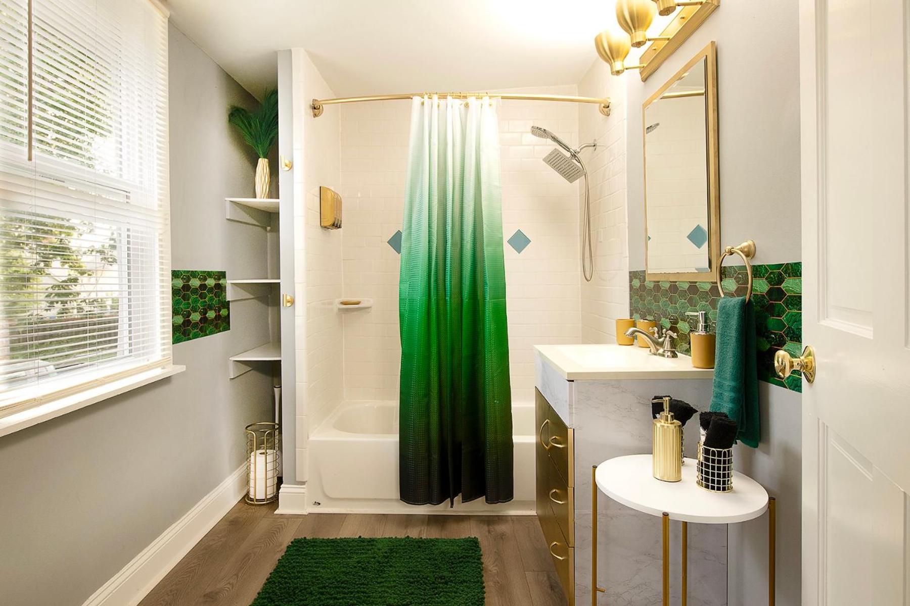 The Tremont Emerald - By Christmas Story House - Historic Charm & Modern Comfort Near Downtown With Parking, 300Mb Wifi & Self Check-In Cleveland Eksteriør bilde