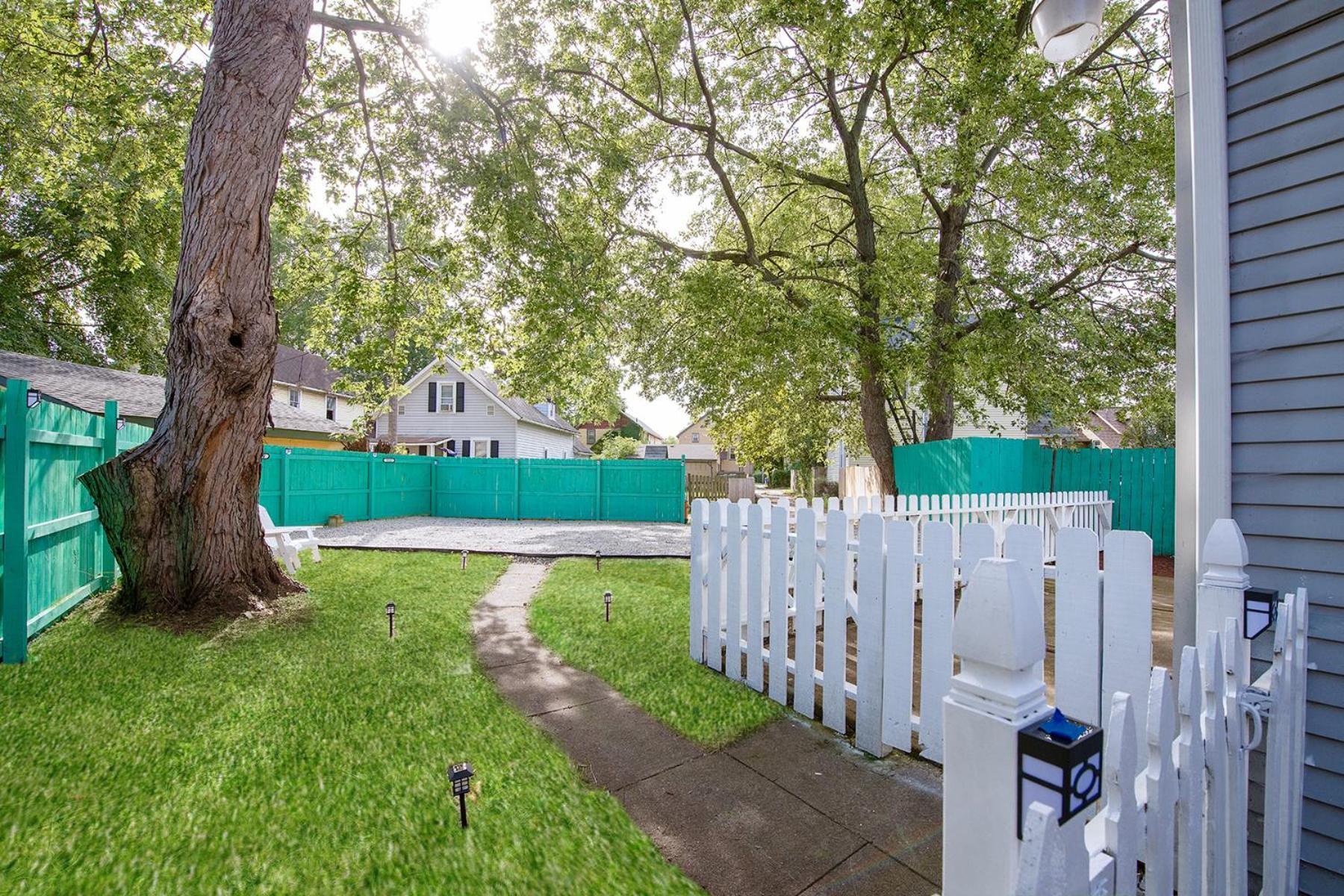 The Tremont Emerald - By Christmas Story House - Historic Charm & Modern Comfort Near Downtown With Parking, 300Mb Wifi & Self Check-In Cleveland Eksteriør bilde