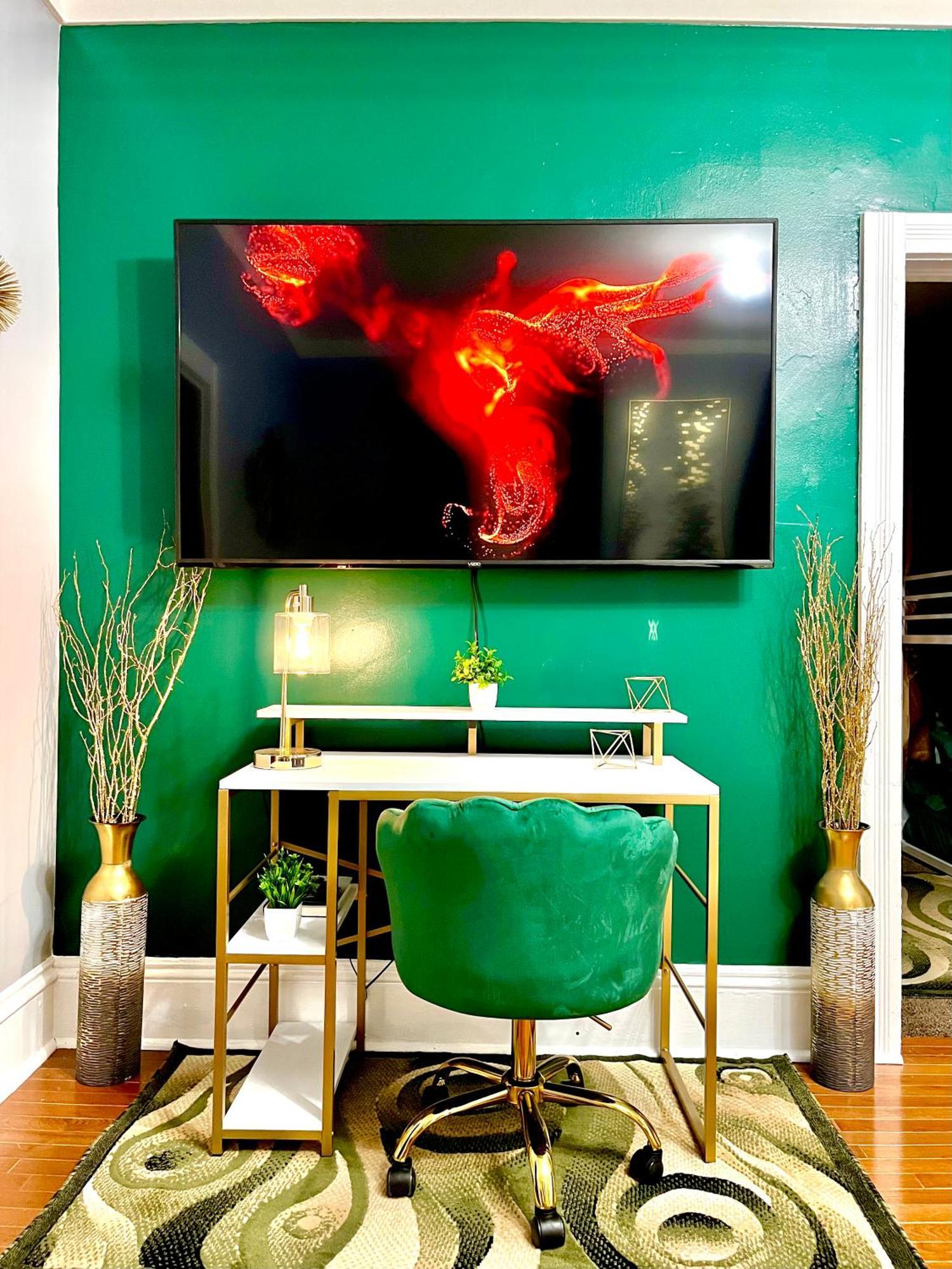 The Tremont Emerald - By Christmas Story House - Historic Charm & Modern Comfort Near Downtown With Parking, 300Mb Wifi & Self Check-In Cleveland Eksteriør bilde