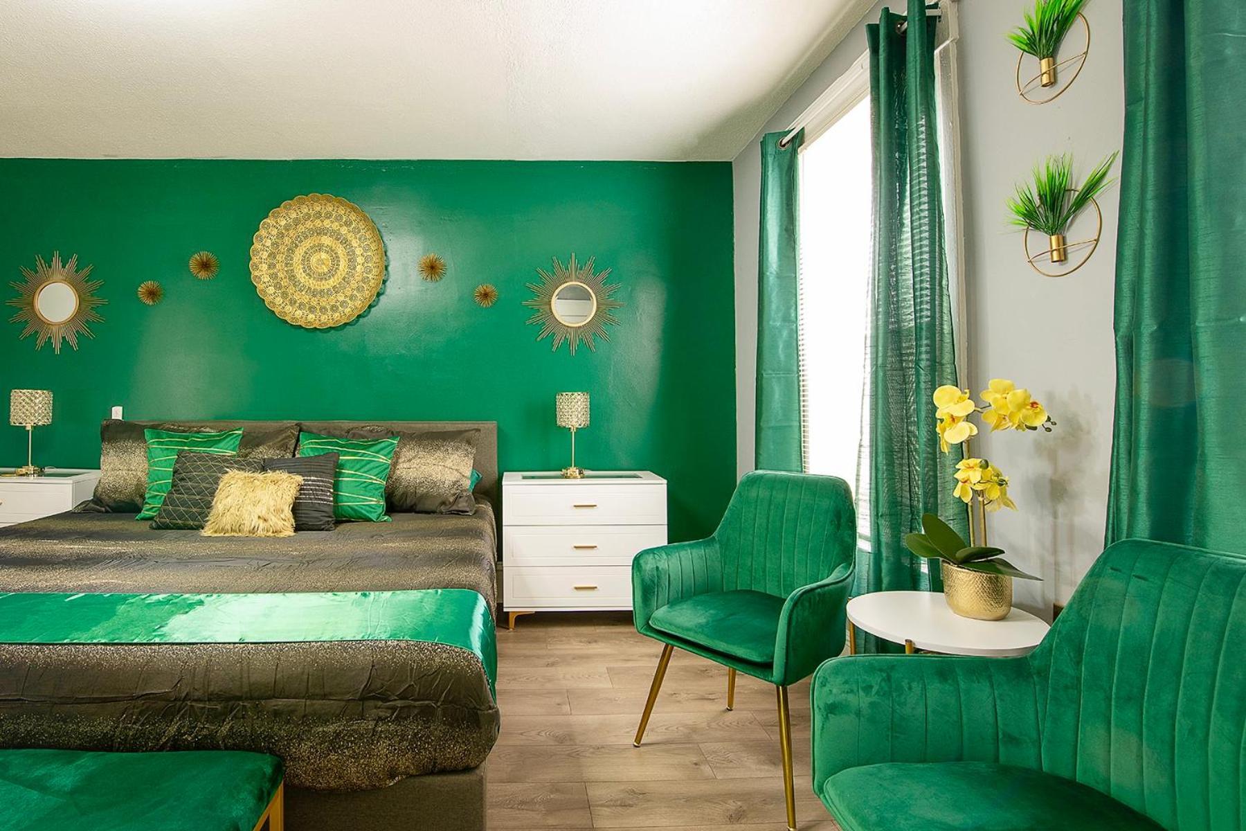 The Tremont Emerald - By Christmas Story House - Historic Charm & Modern Comfort Near Downtown With Parking, 300Mb Wifi & Self Check-In Cleveland Eksteriør bilde