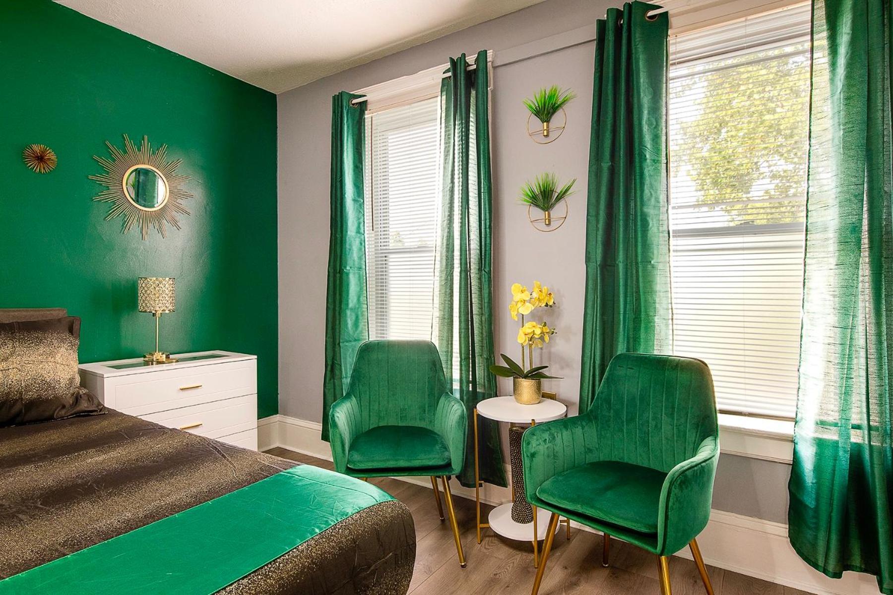 The Tremont Emerald - By Christmas Story House - Historic Charm & Modern Comfort Near Downtown With Parking, 300Mb Wifi & Self Check-In Cleveland Eksteriør bilde